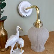 Applique coudée tulipe vintage en verre granité blanc