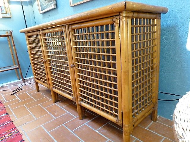 Sideboard in rattan and glass 1970