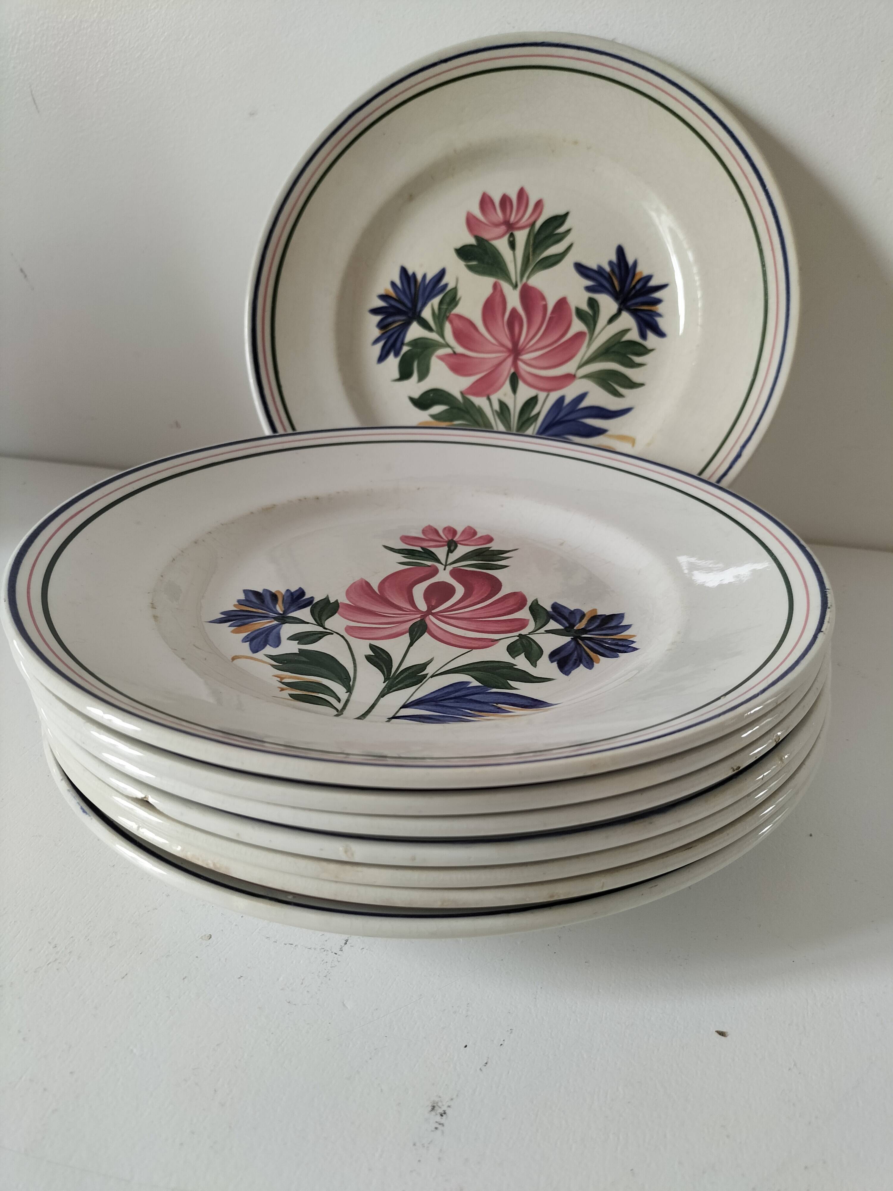 Set of 8 Saint Amand plates with stylized flower decoration 4122