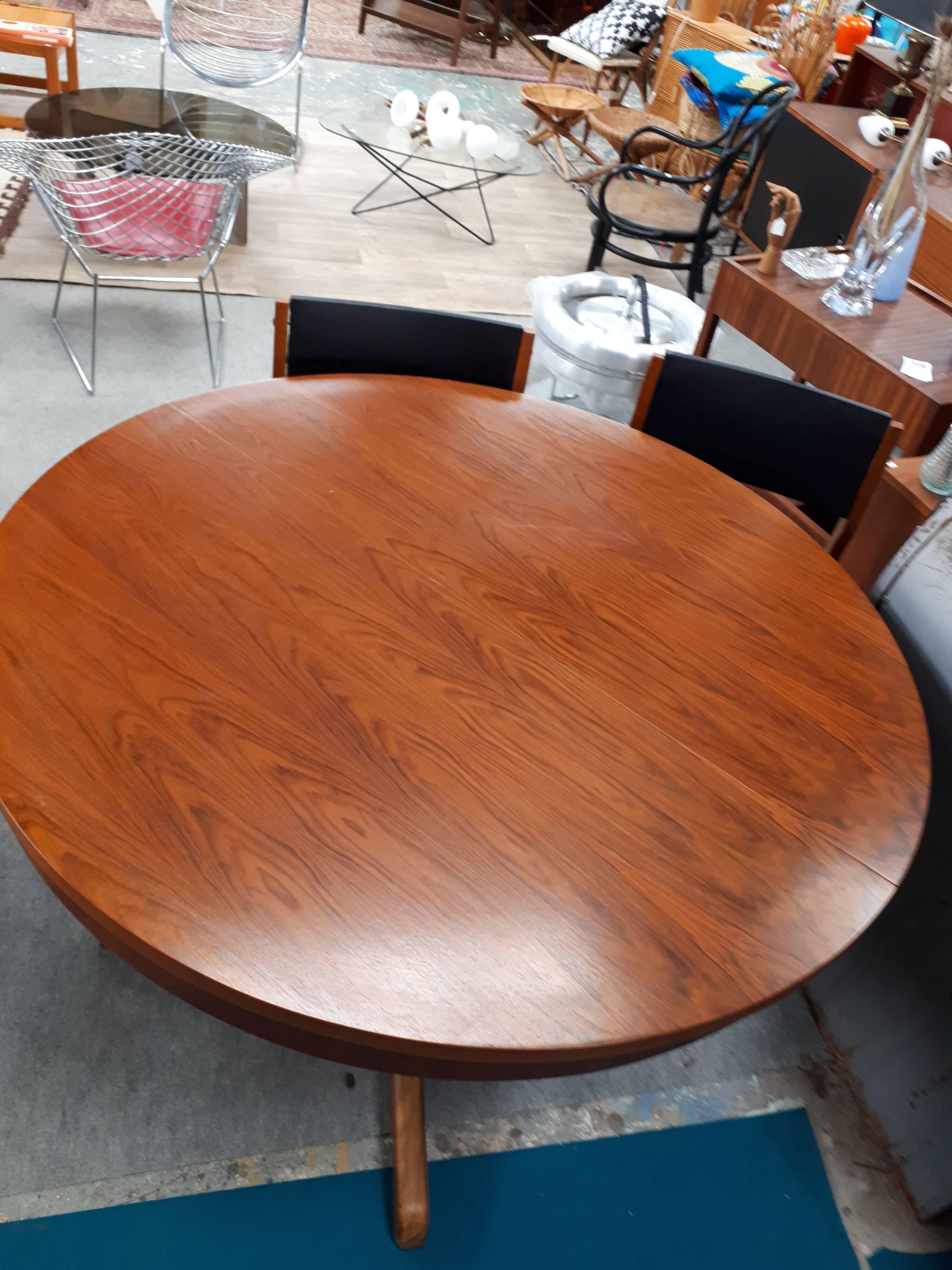 Table ronde par Baumann des années 60