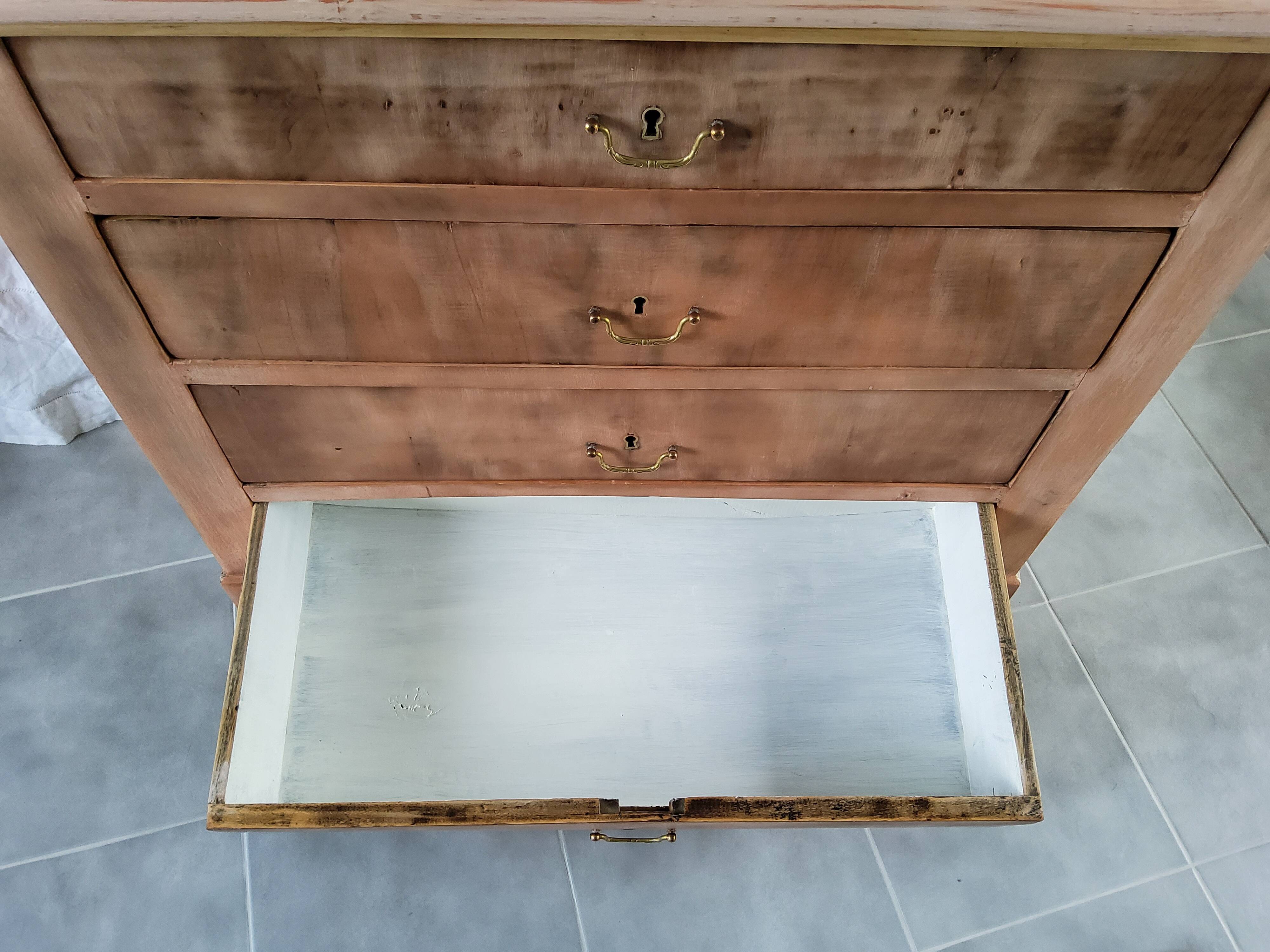 Commode patinée