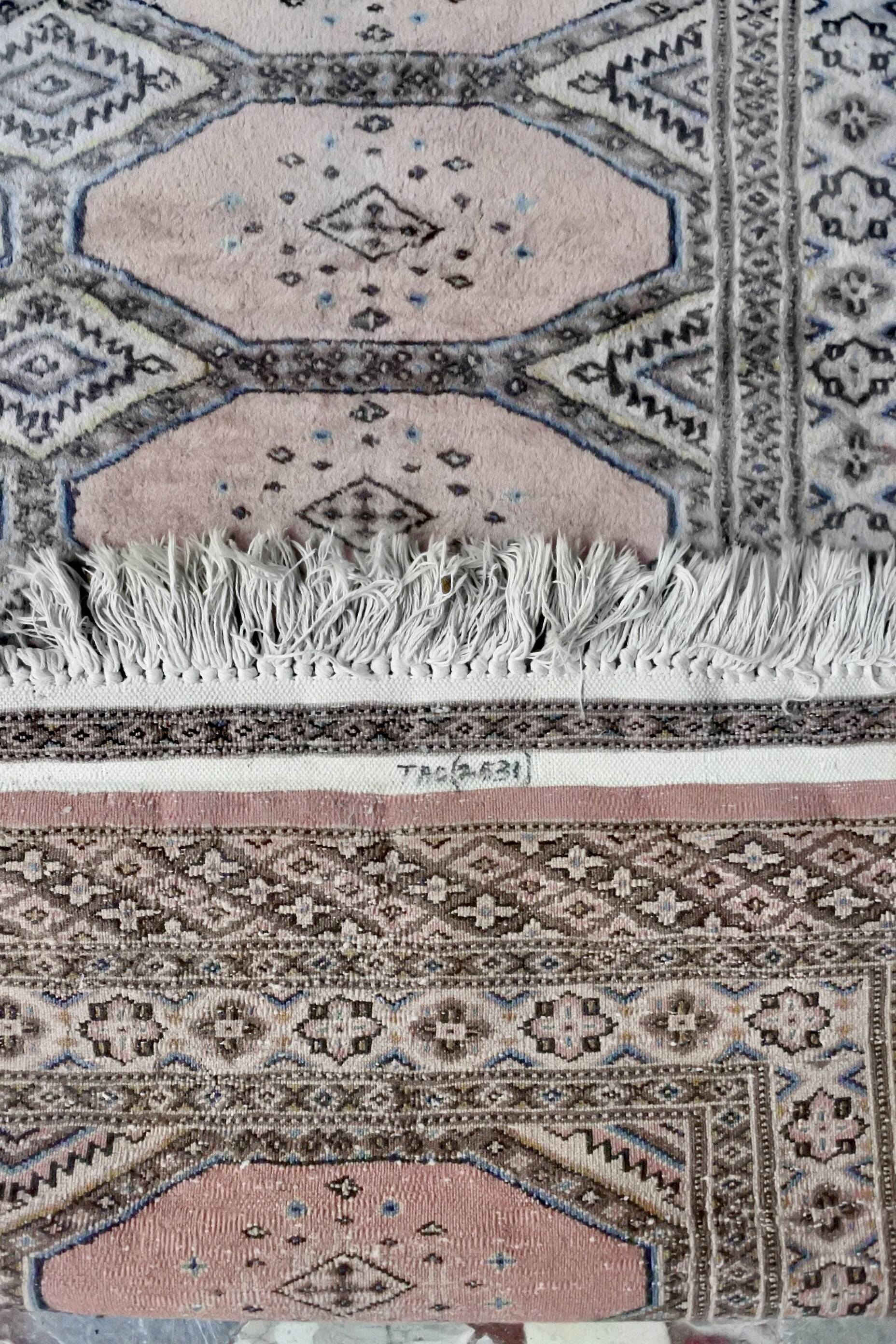 Vintage hand-woven Pakistani Bukhara rug 146x95cm.