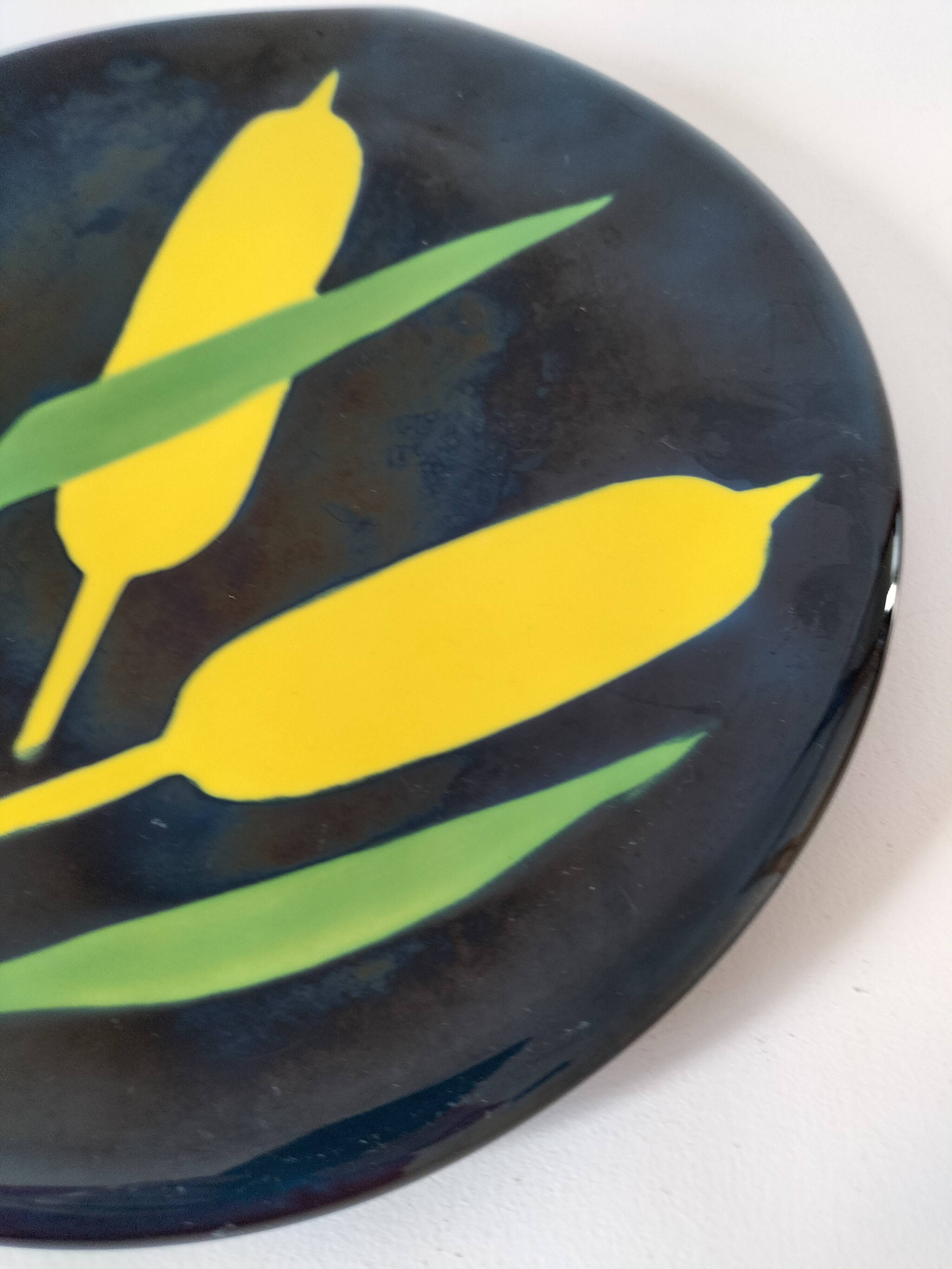 Decorative ceramic dish