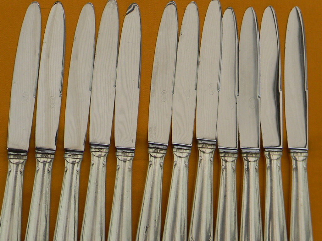 Set of 12 cheese or fruit knives handle in silver metal.