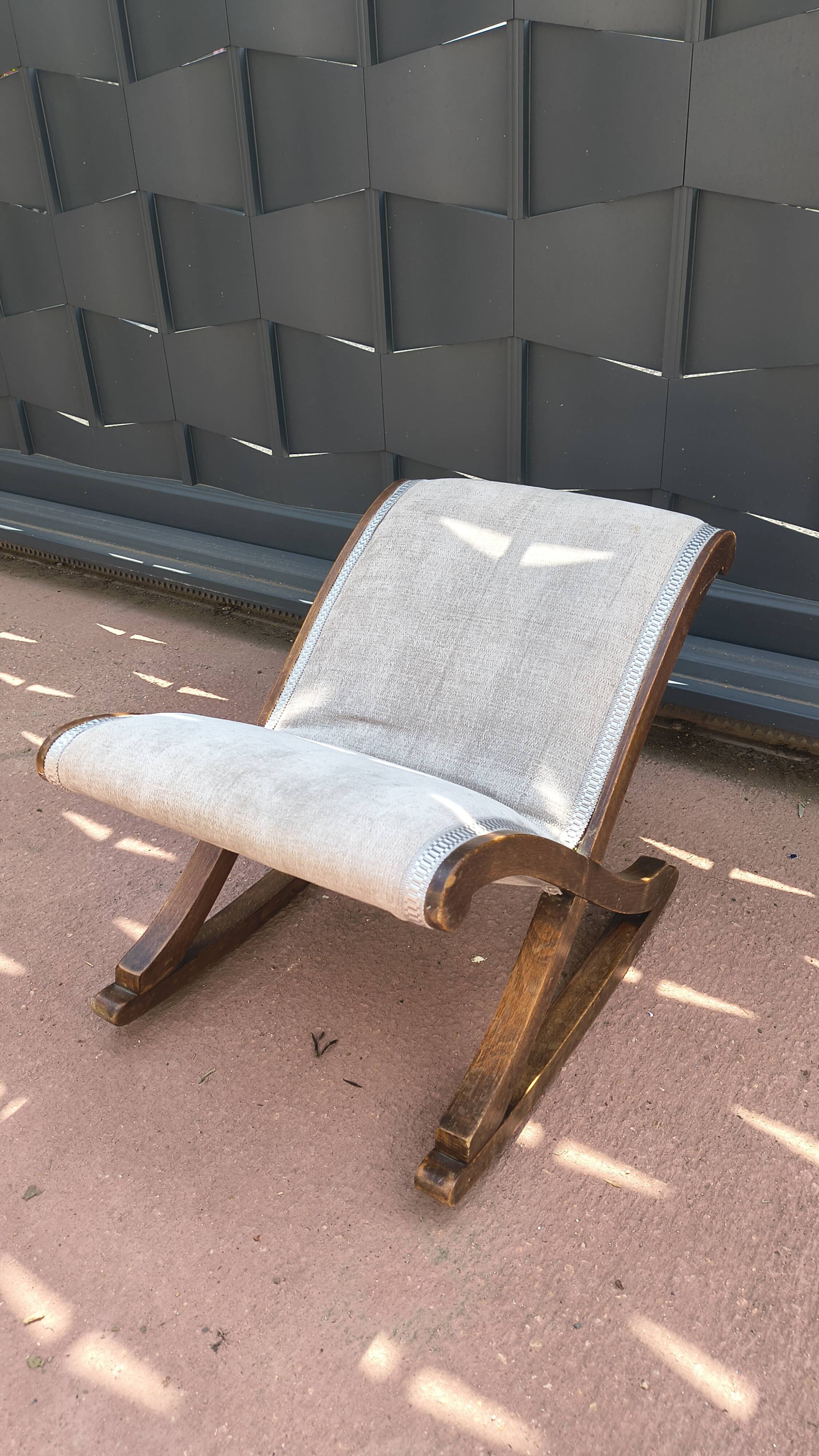 Vintage rocking footrest (60s/70s) – Reupholstered in light grey fabric