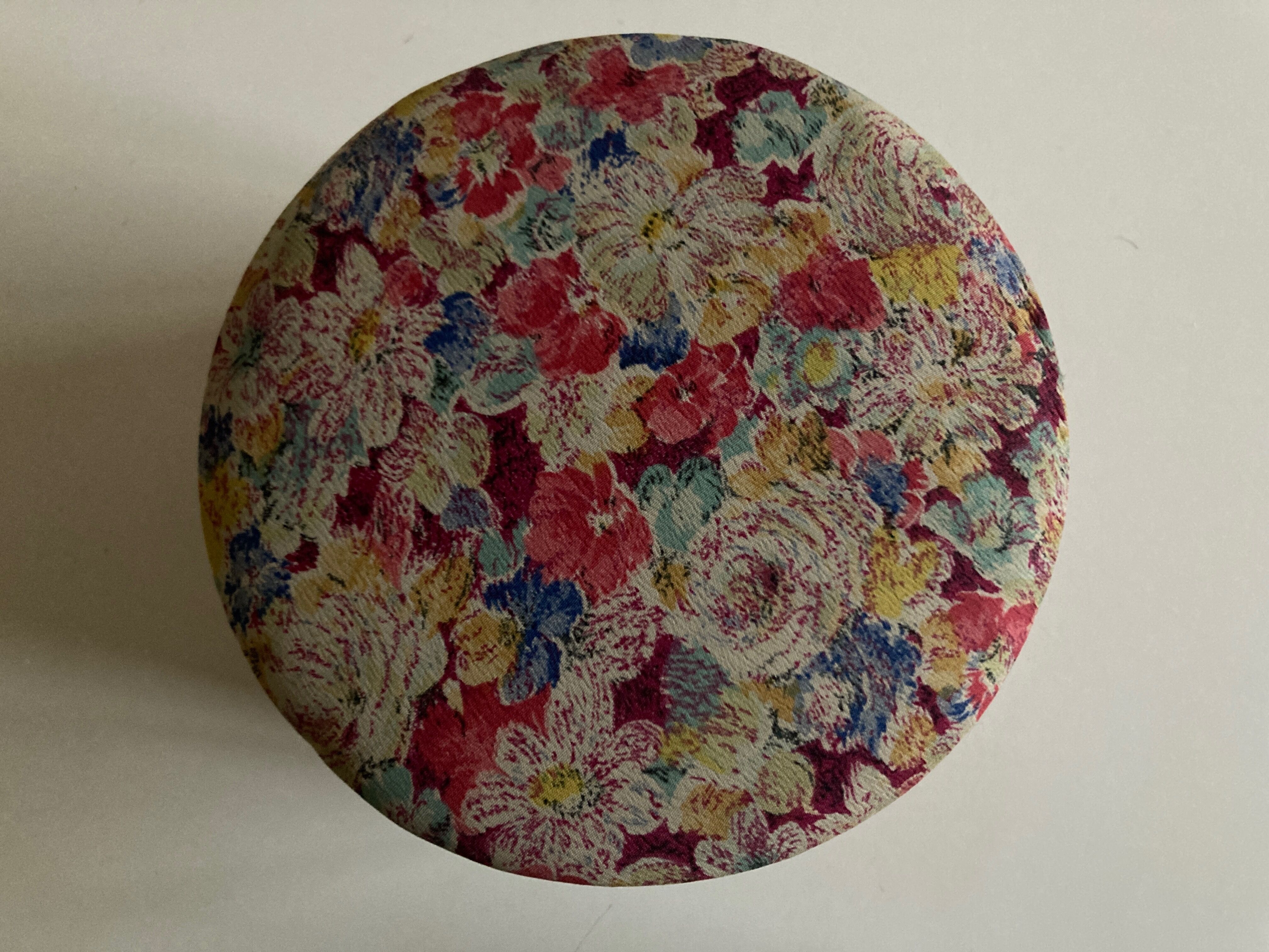 Box le bon marché 1940 with flowers