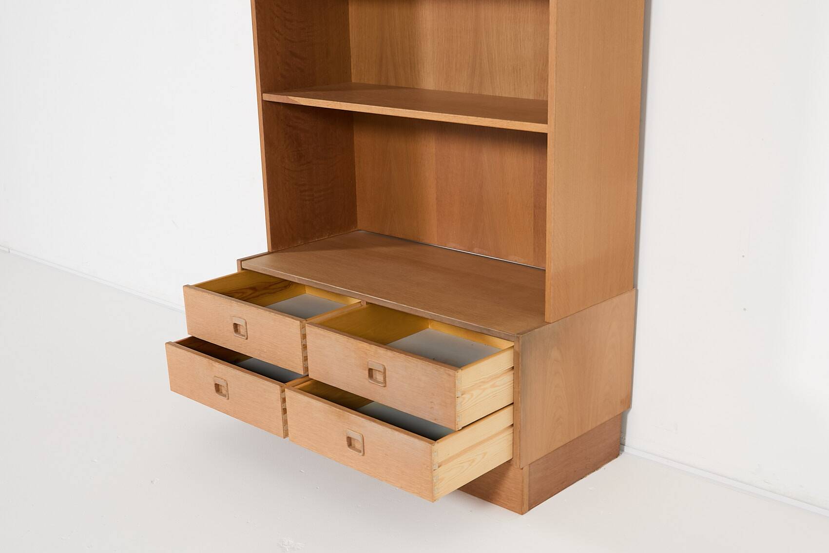 Bibliothèque-armoire danoise moderne des années 1970 par Poul Hundevad