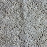 Housse de coussin fleurs en lin brodé