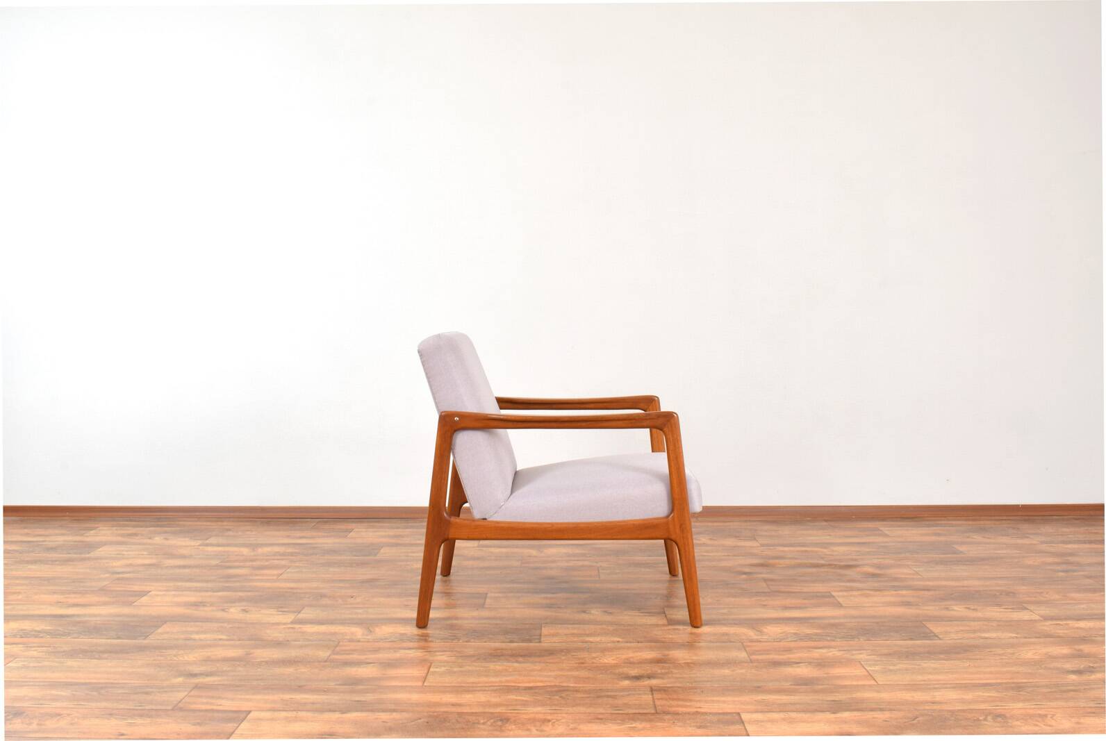 Fauteuil en teck suédois du milieu du siècle par Alf Svensson pour Dux, années 1960.