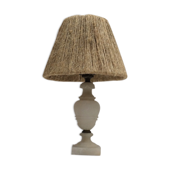 Lampe à poser en marbre blanche avec abat-jour ficelle en sisal dimension totale