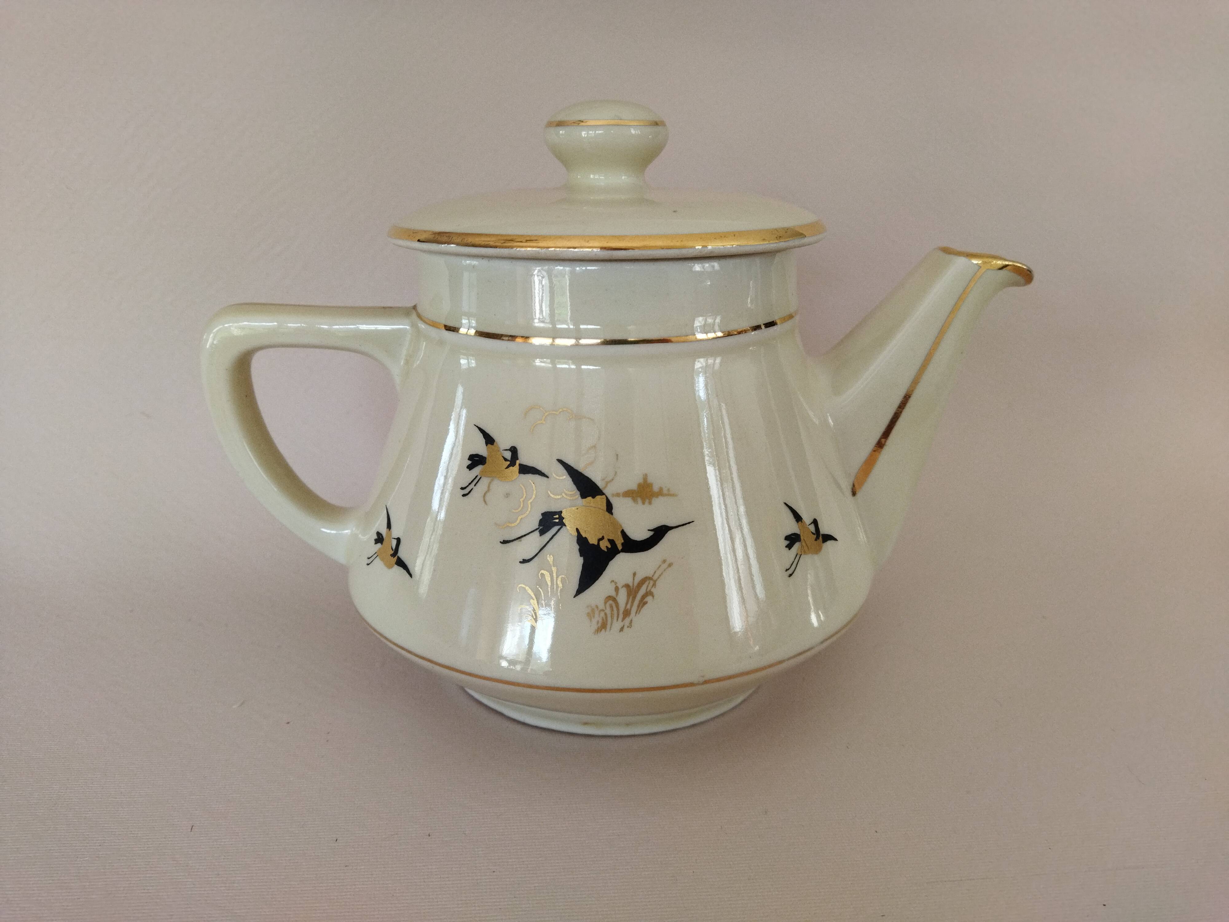 Salam pourer with Japanese motifs