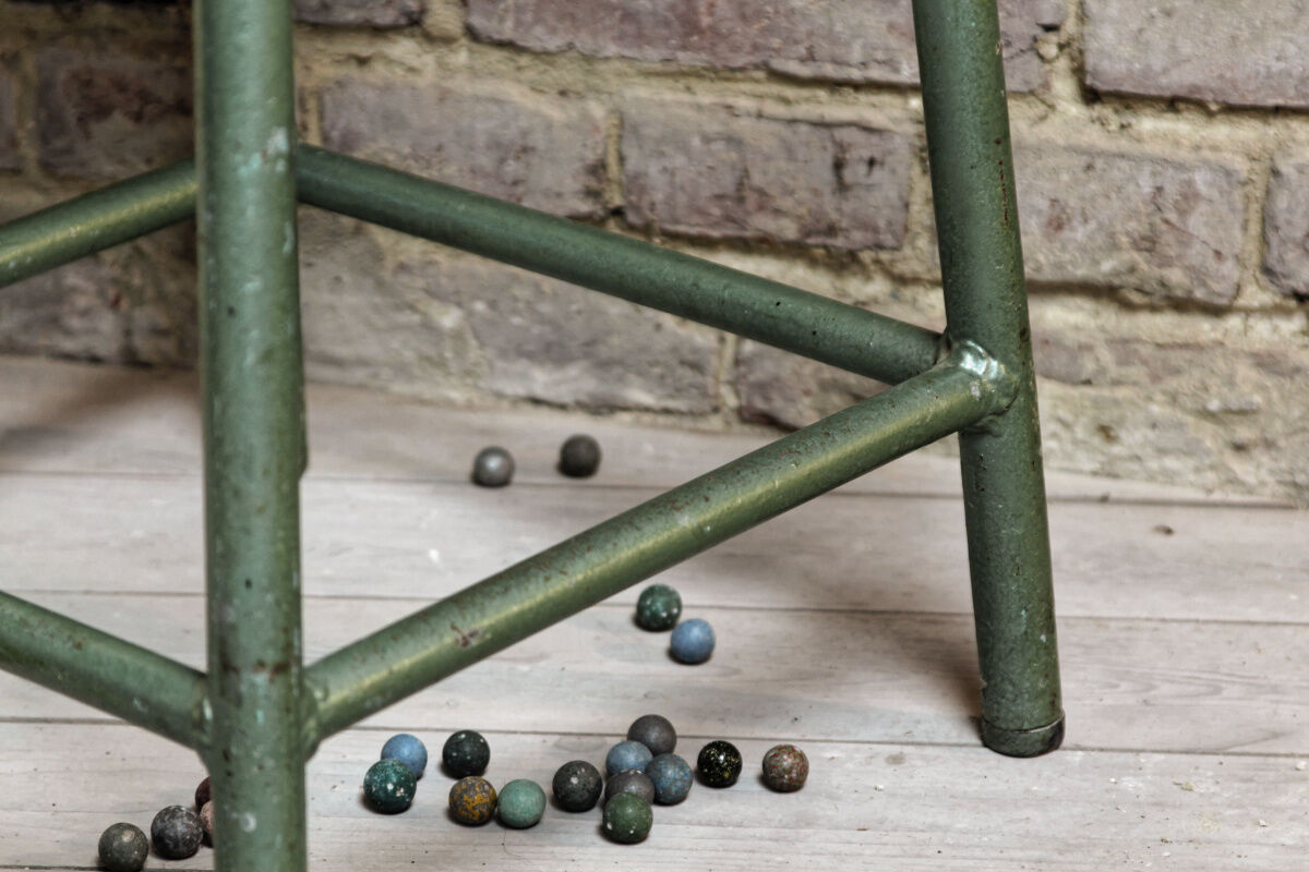 Tabouret de laboratoire en bois et métal