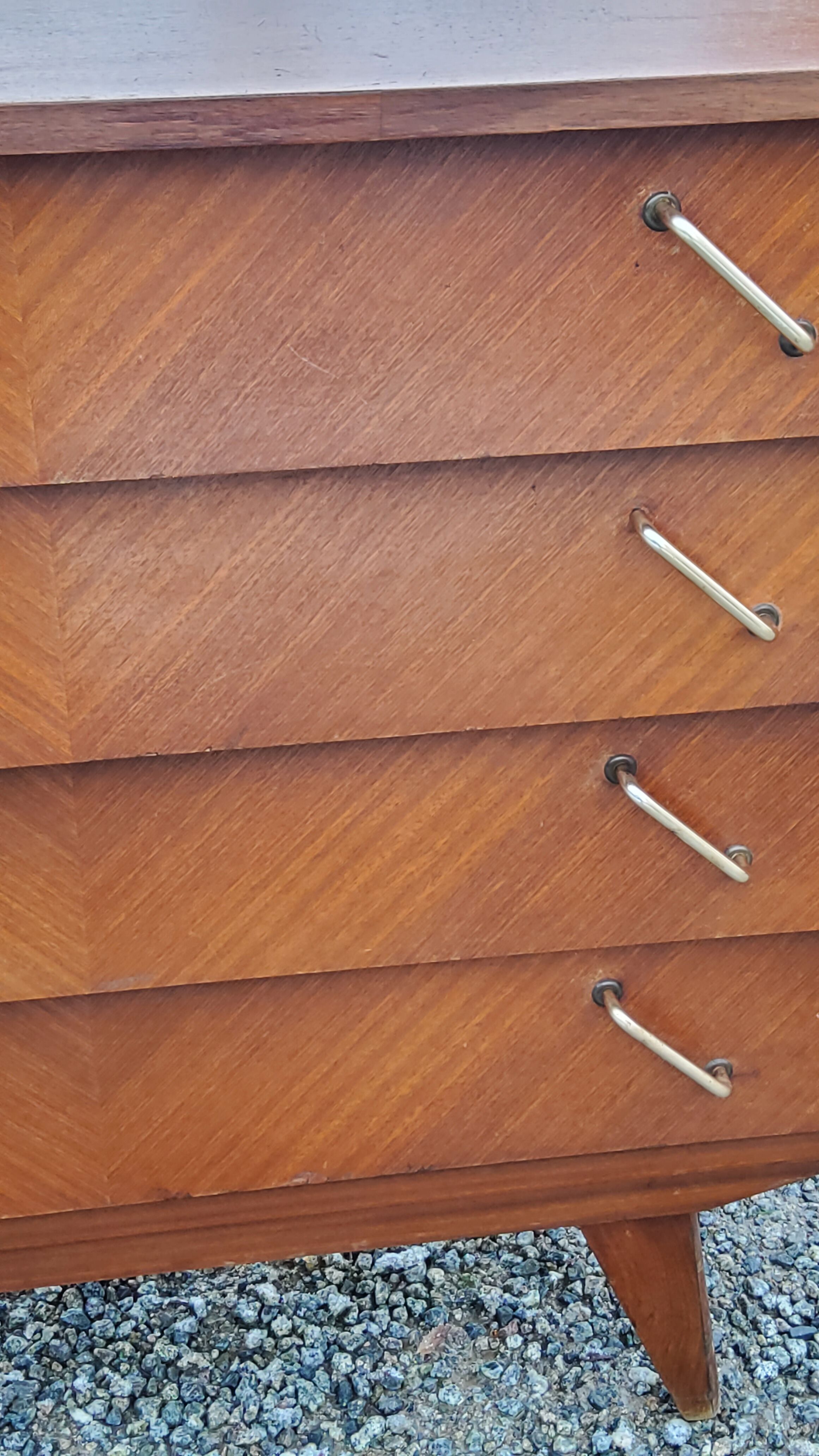 Vintage chest of drawers from the 50s 4 drawers feet compass and mahogany fins