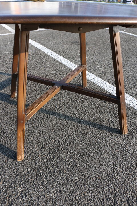 Table Ercol oval engraving