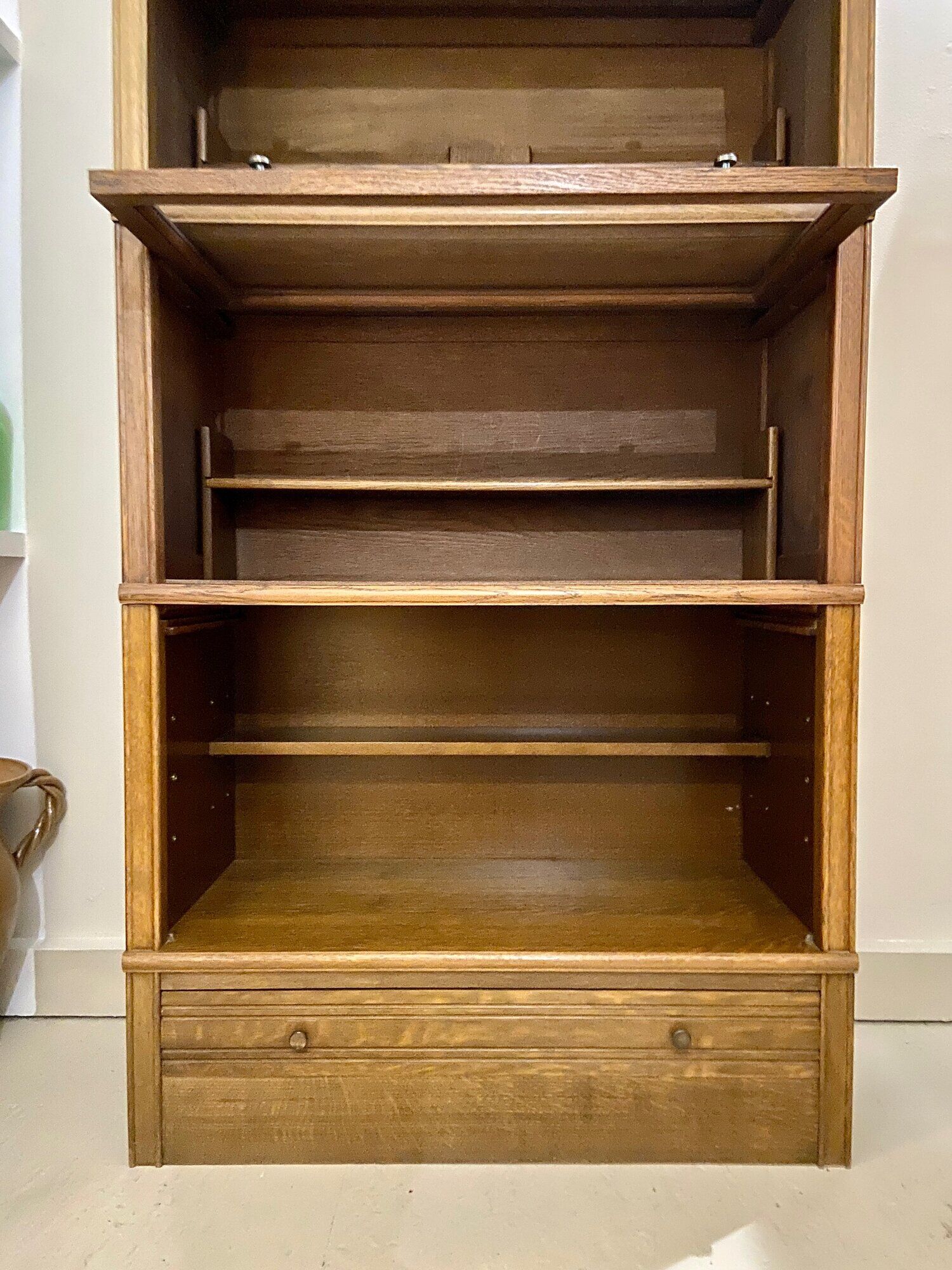 Dark wood display case 4 compartments and 1 drawer