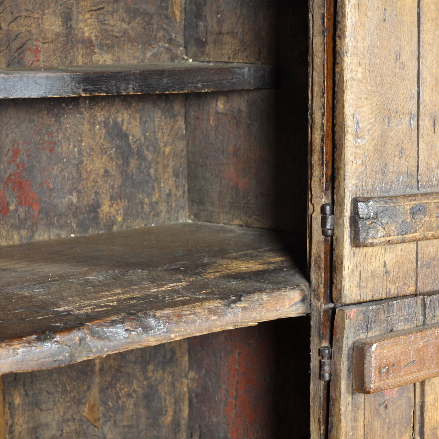 Basque oak storage cabinet, 17th century