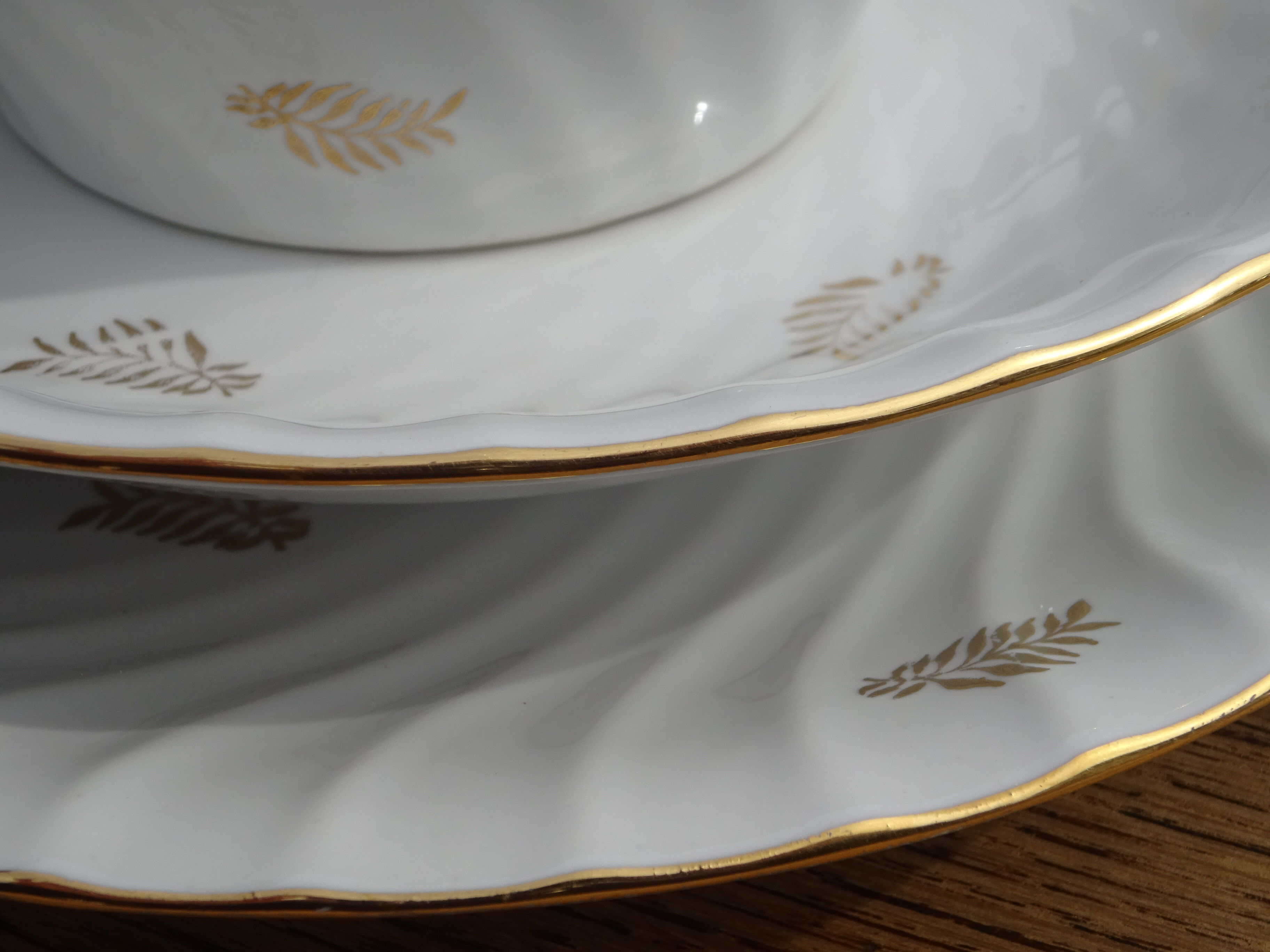 White and gold plate service, Vitriam porcelain