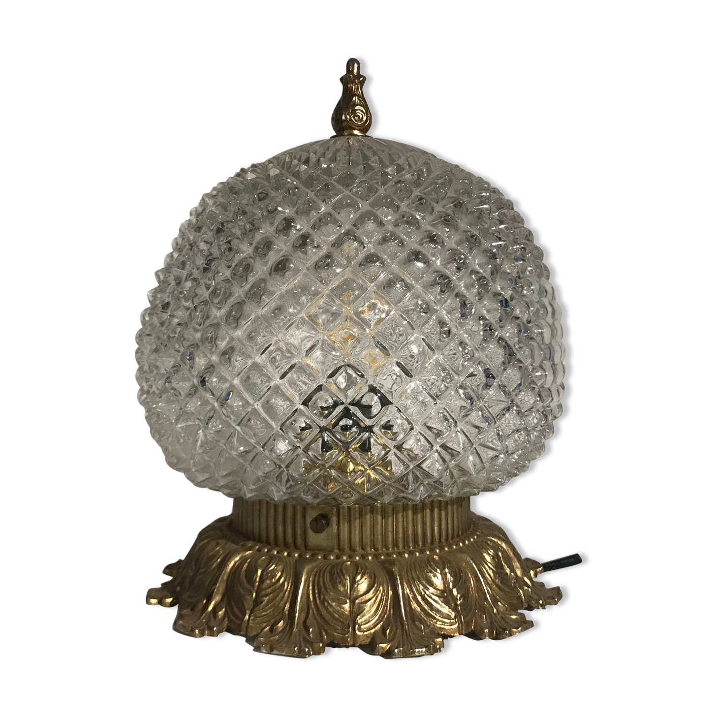 Lamp with moulded glass