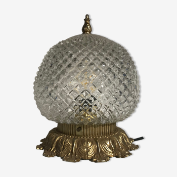 Lamp with moulded glass