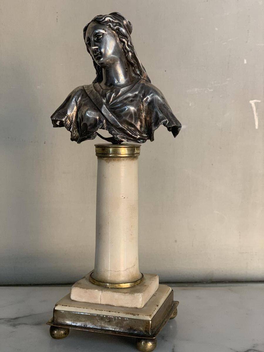 Buste de la Vierge en argent, colonne en marbre