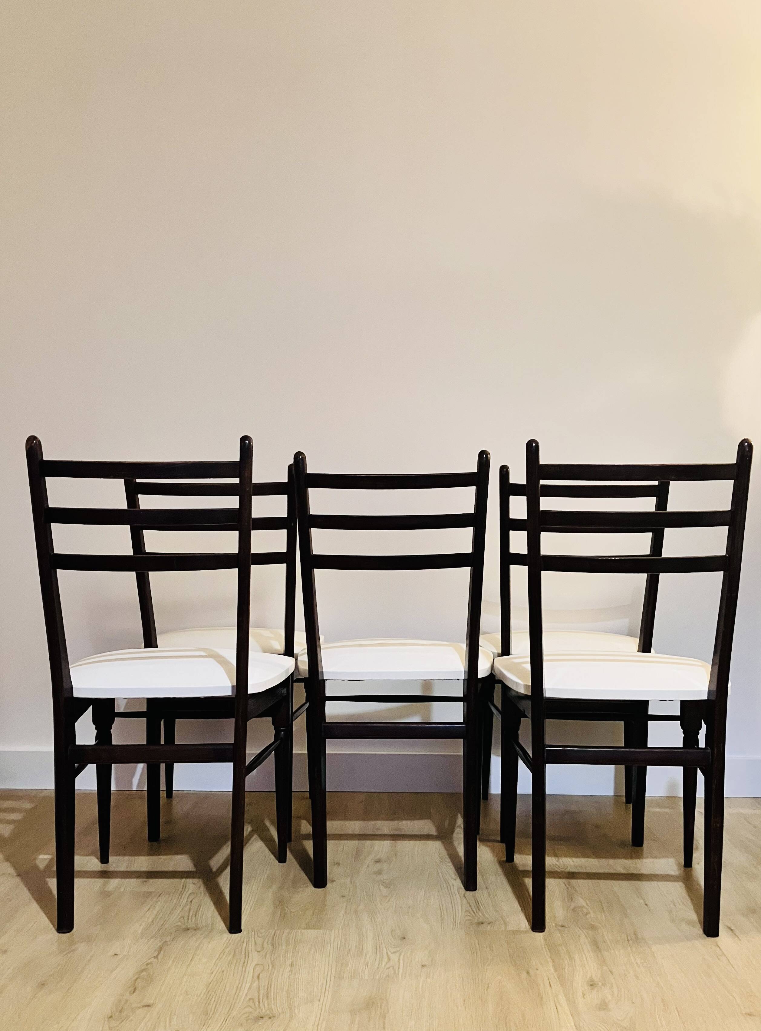 Lot de 5 chaises bois et Skaï blanc