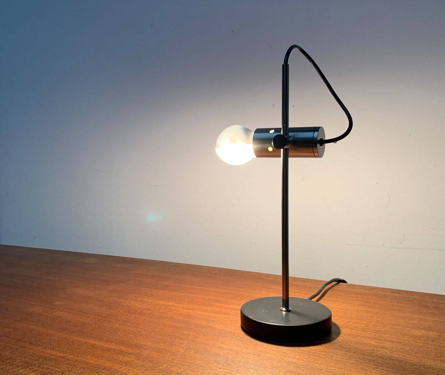 Italian table lamp model 251 by Tito Agnoli for Oluce, 1950s.