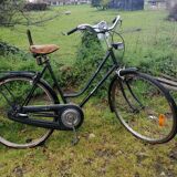Velo hollandais batavus assise dos droittres confortable. 3 vitesses integrer dans moyeu