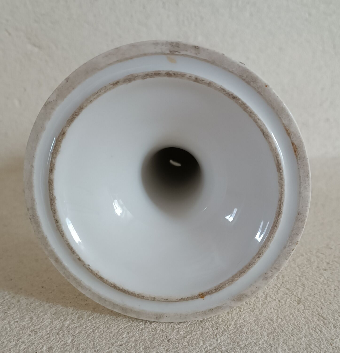 Porcelain candle holder