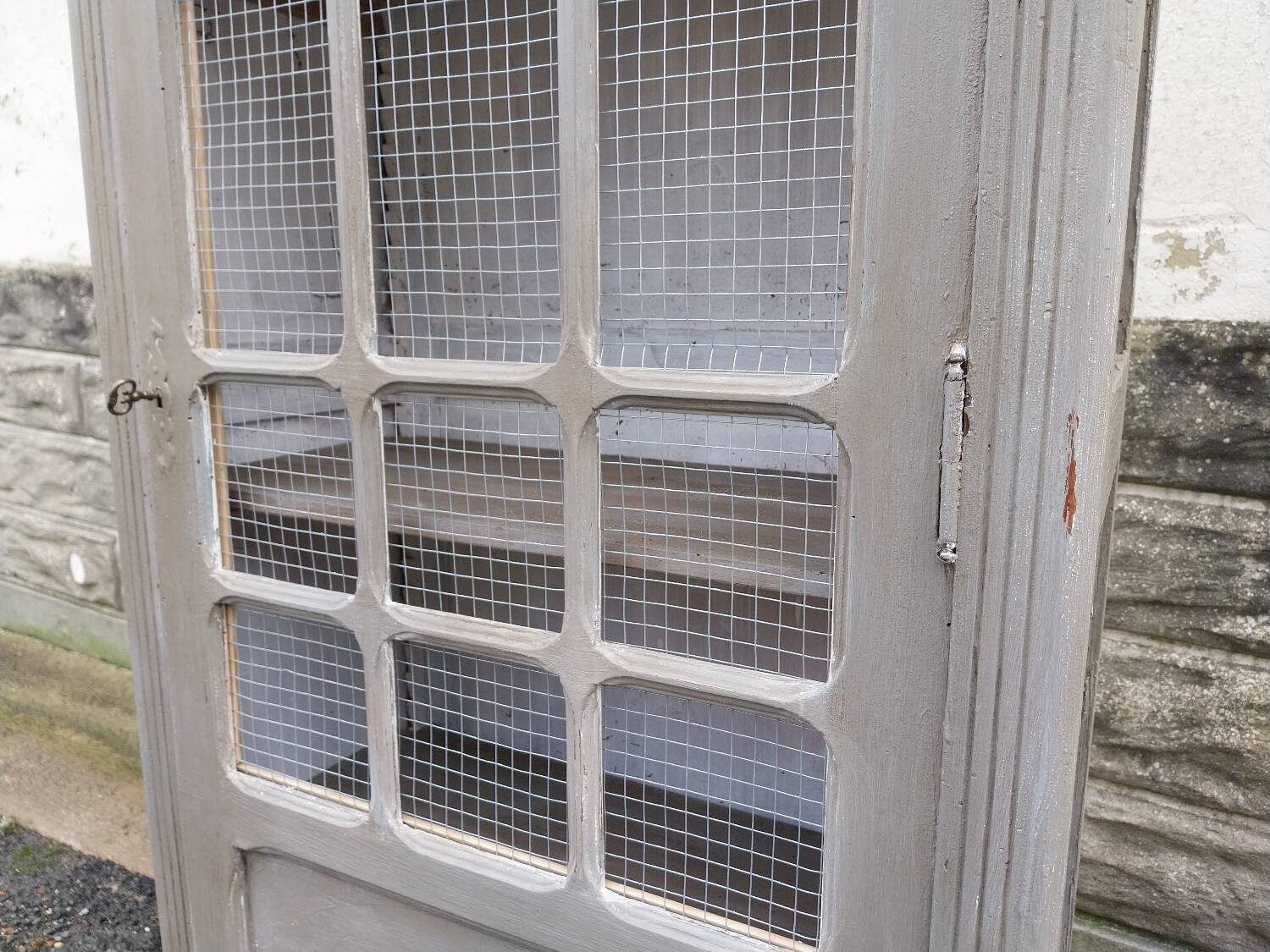Parisian mesh wardrobe