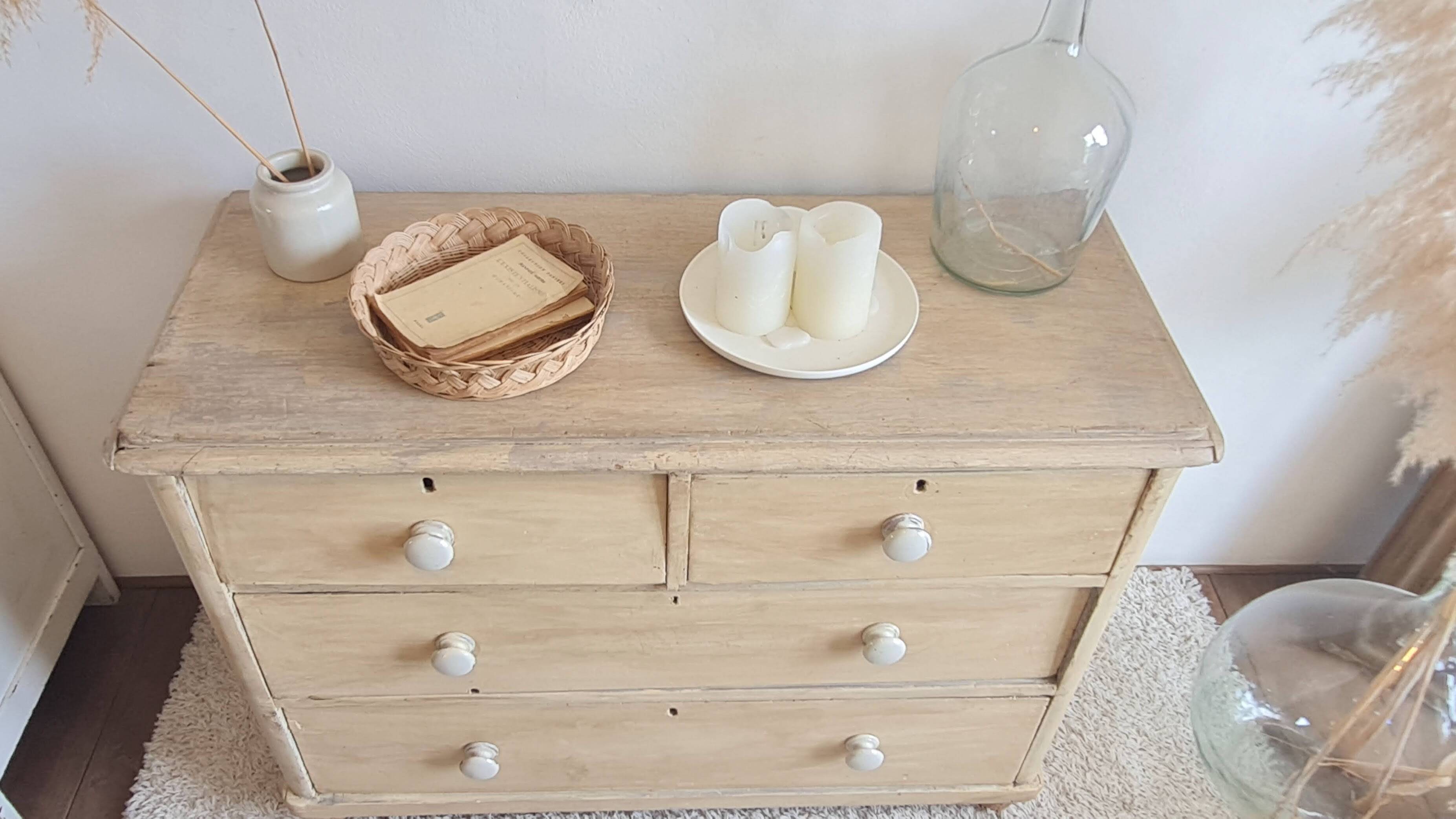 Commode ancienne de style anglais