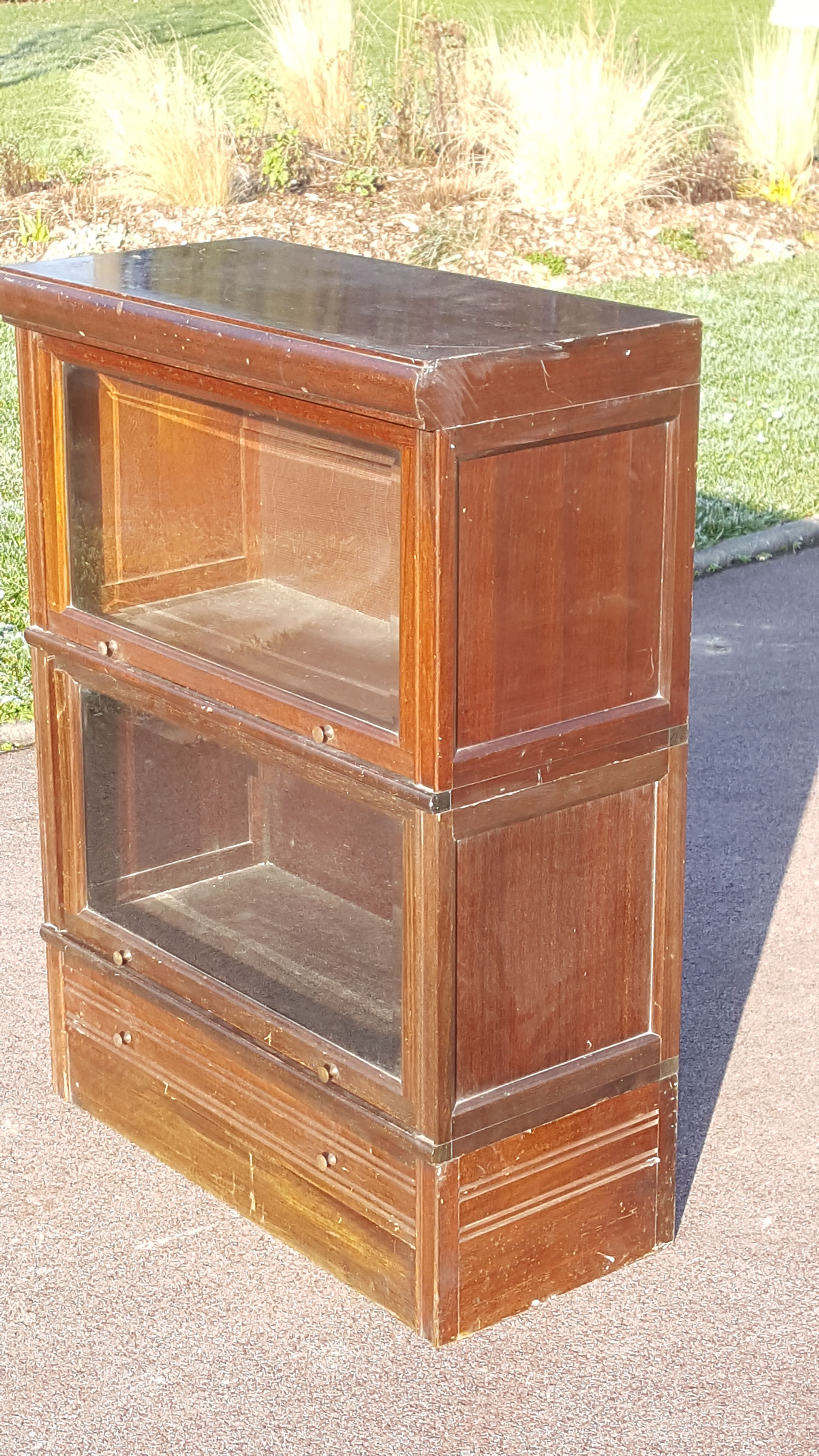 Meuble de métier à clapet basculant vitré