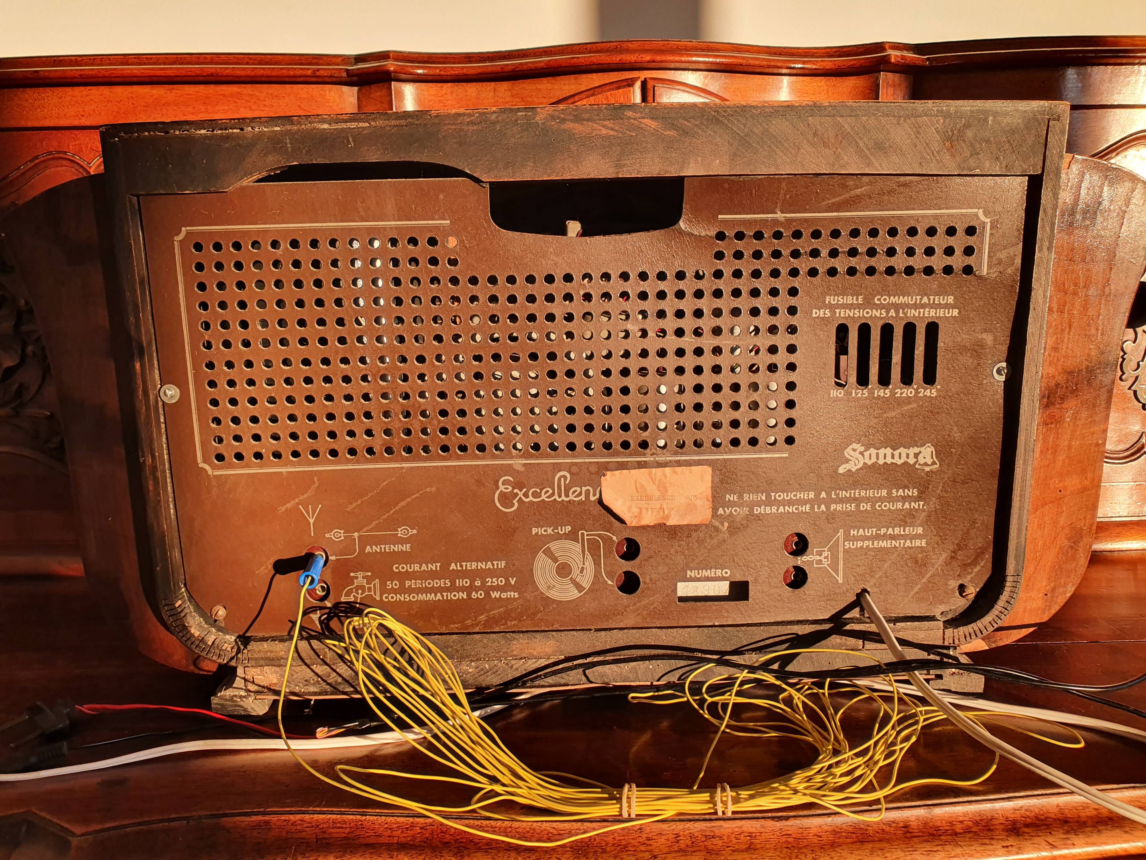 Vintage radio TSF Sonora Excellence 415 year 1953