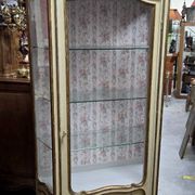 vitrine de style Louis XV