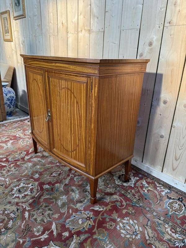 Buffet à hauteur d'appuie de style anglais