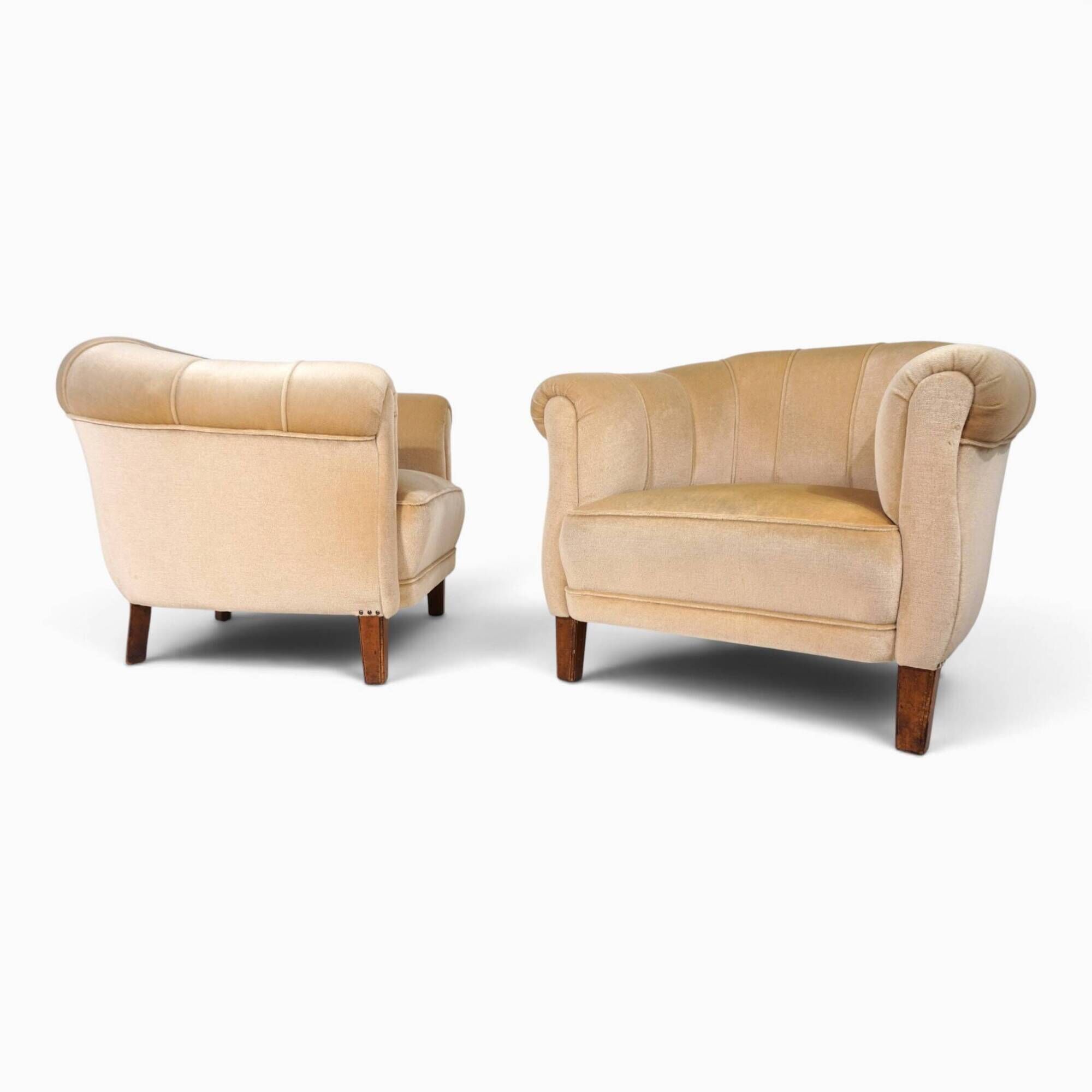 Pair of Art Deco club armchairs in champagne mohair, 1930.