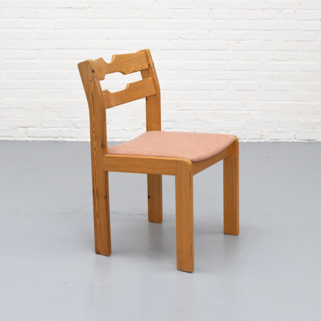 Ensemble de 8 chaises de salle à manger en acier de Korup des années 1960.