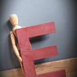 Letter sign E