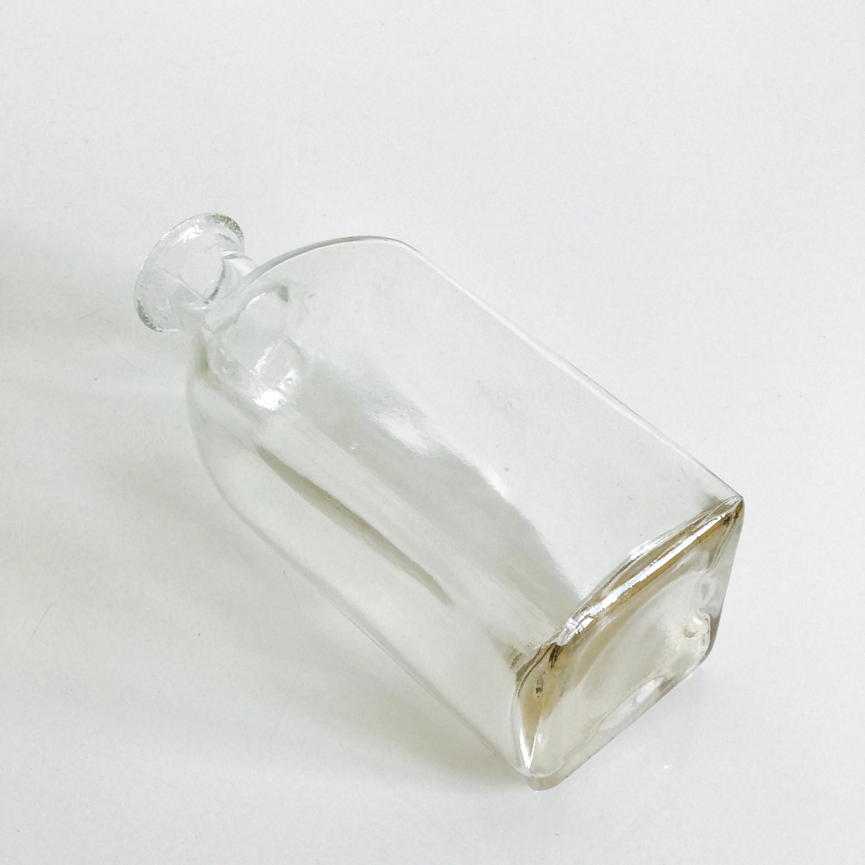 Flacon carafe en verre transparent