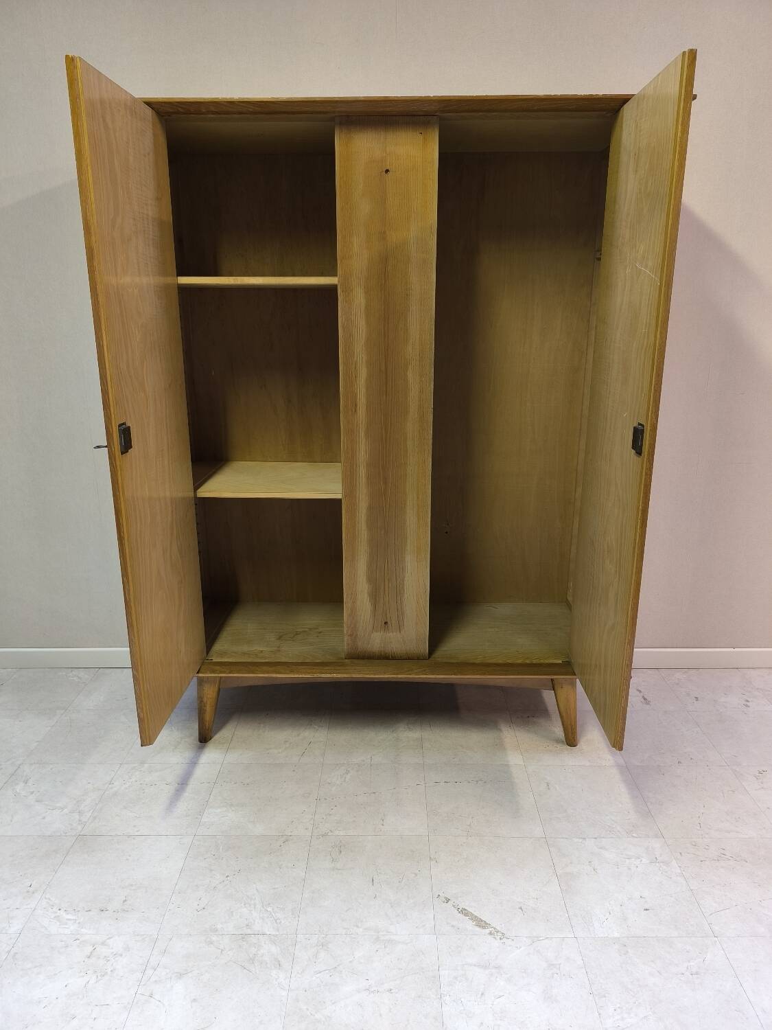 Armoire pied compas 1960