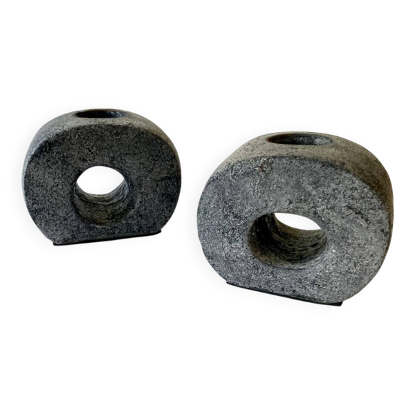 Paire de bougeoirs en terre cuite finition anthracite, années 1980