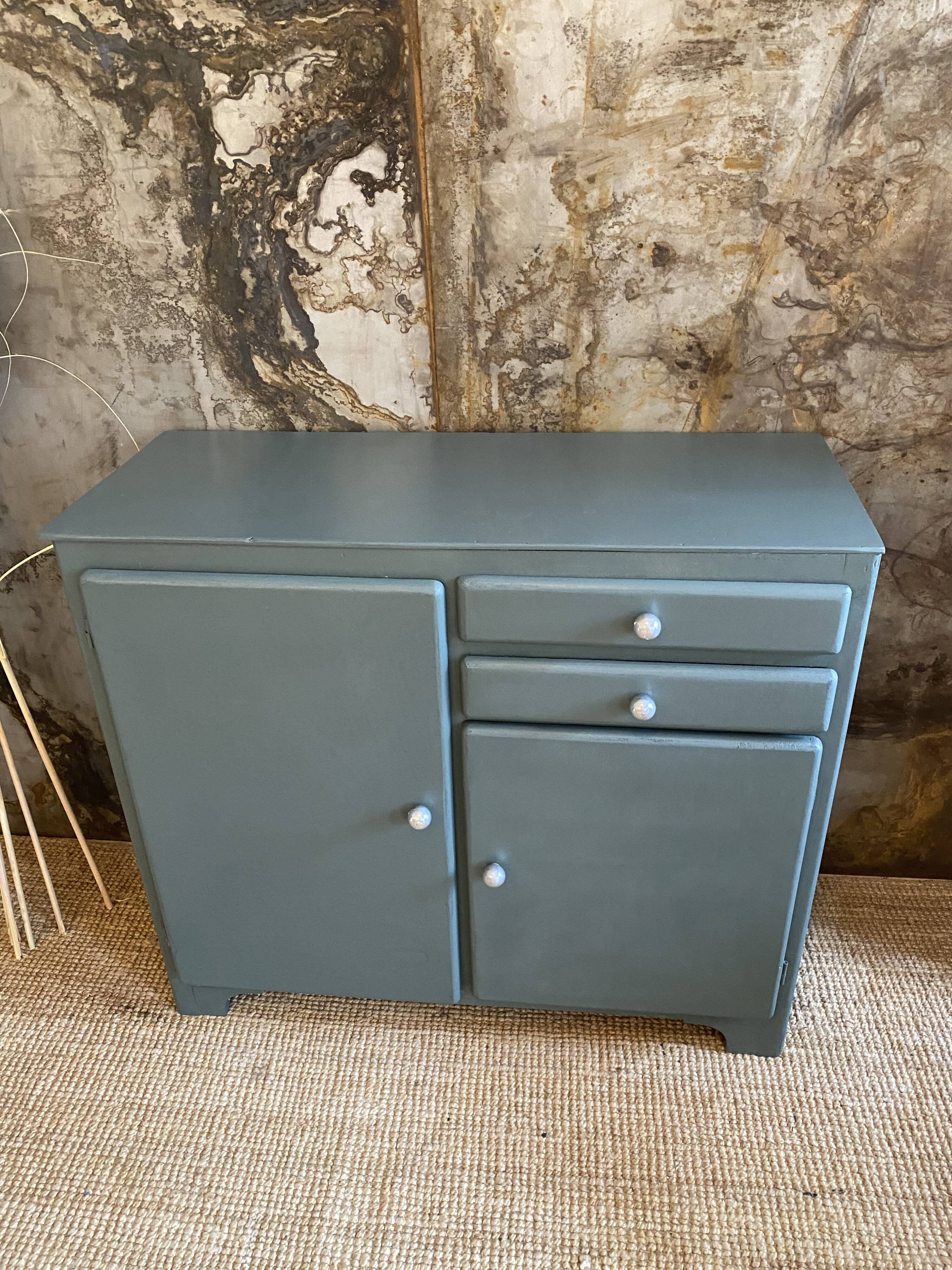 Parisian buffet storm color