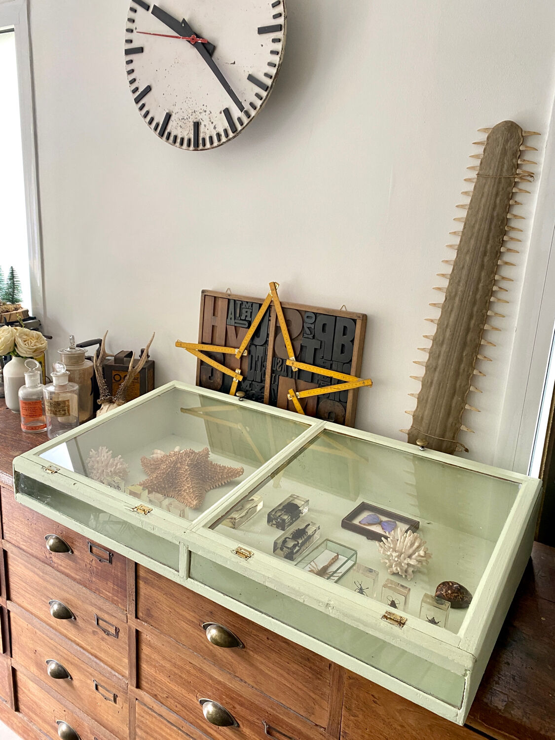 Display case with double glass