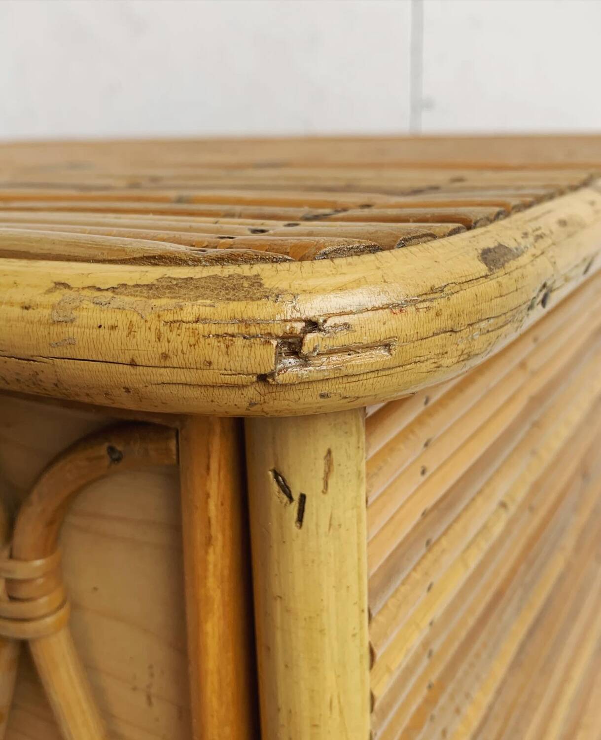Commode en rotin vintage