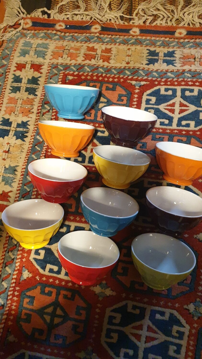 Ribbed ceramic bowls