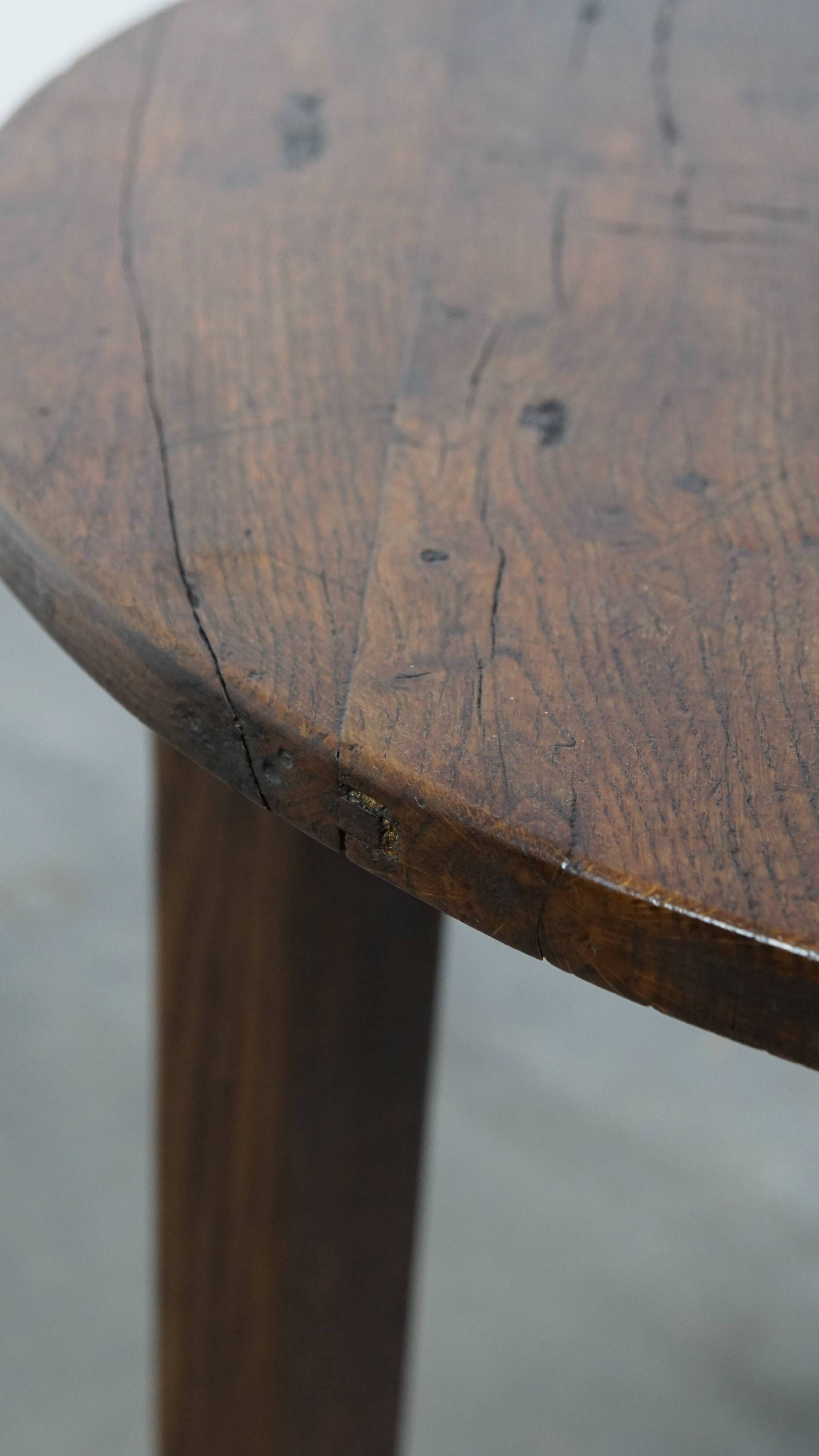 Table d'appoint anglaise ancienne de la fin du XIXe siècle en chêne