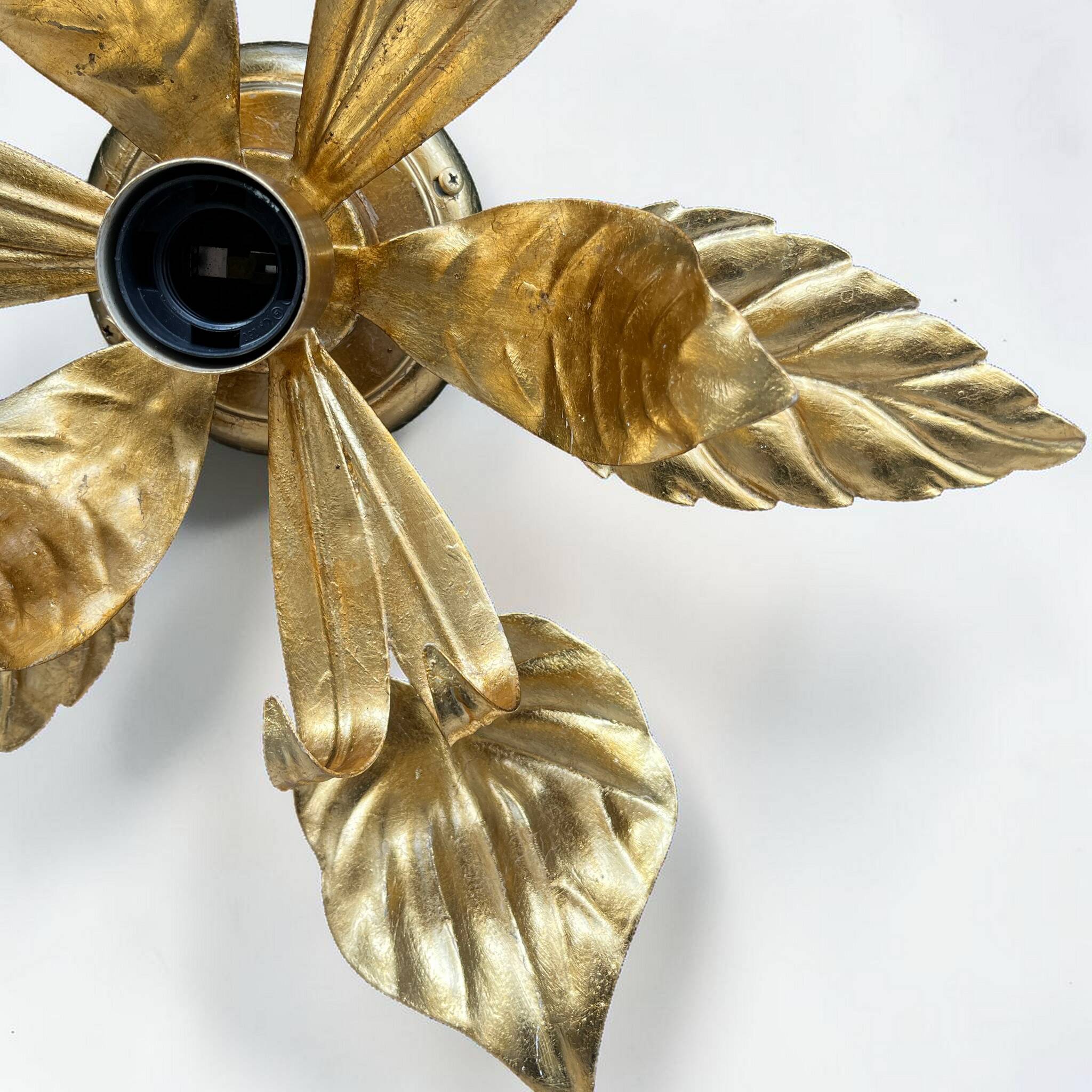 Applique fleur vintage en métal doré à la feuille d'or