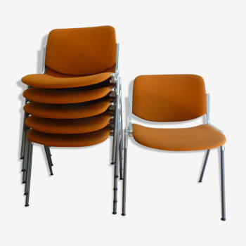 Suite of 6 chairs model "DSC 106" by Giancarlo Piretti, published in 70s by Castelli in Italy