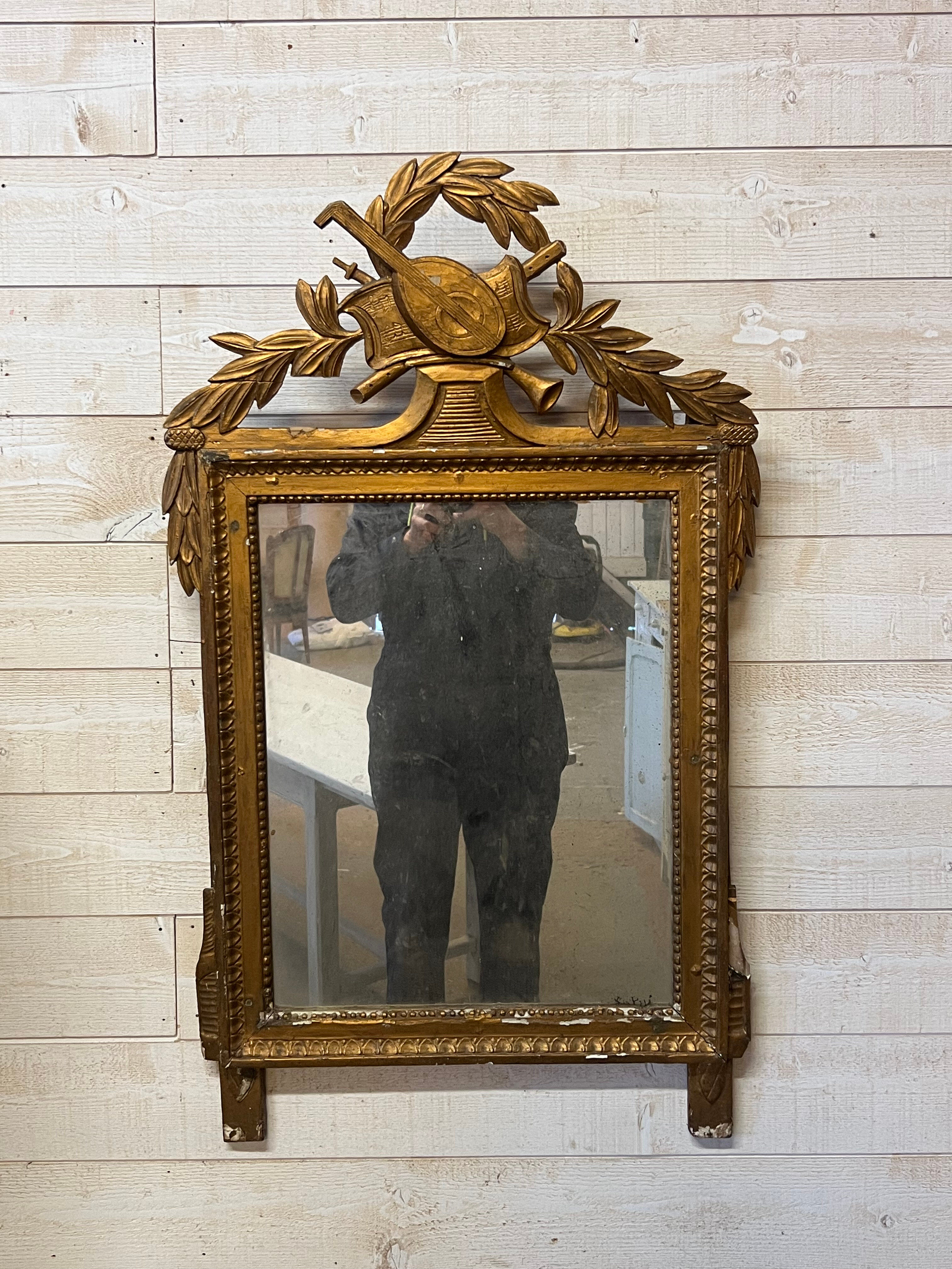 Neoclassical mirror in gilded wood