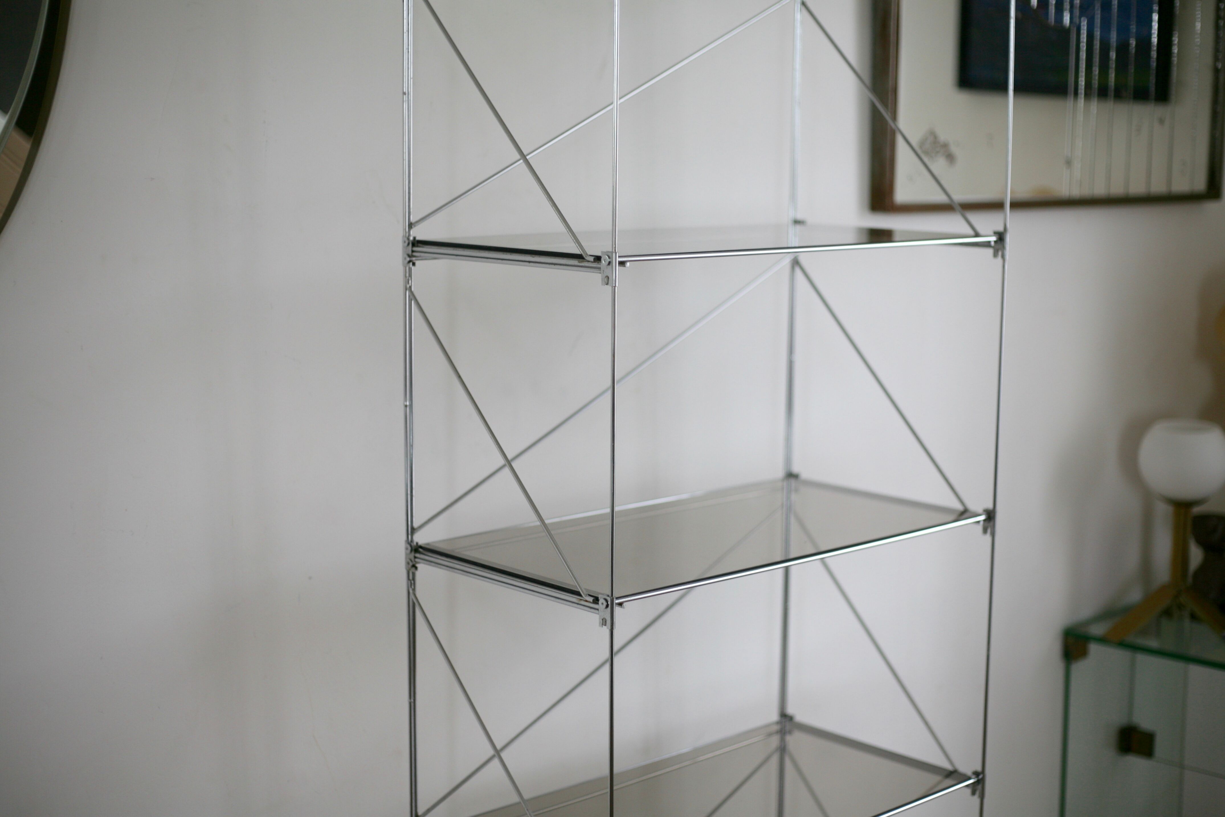 Etagère Isocèle de Max Sauze, acier et verre fumé, France circa 1970