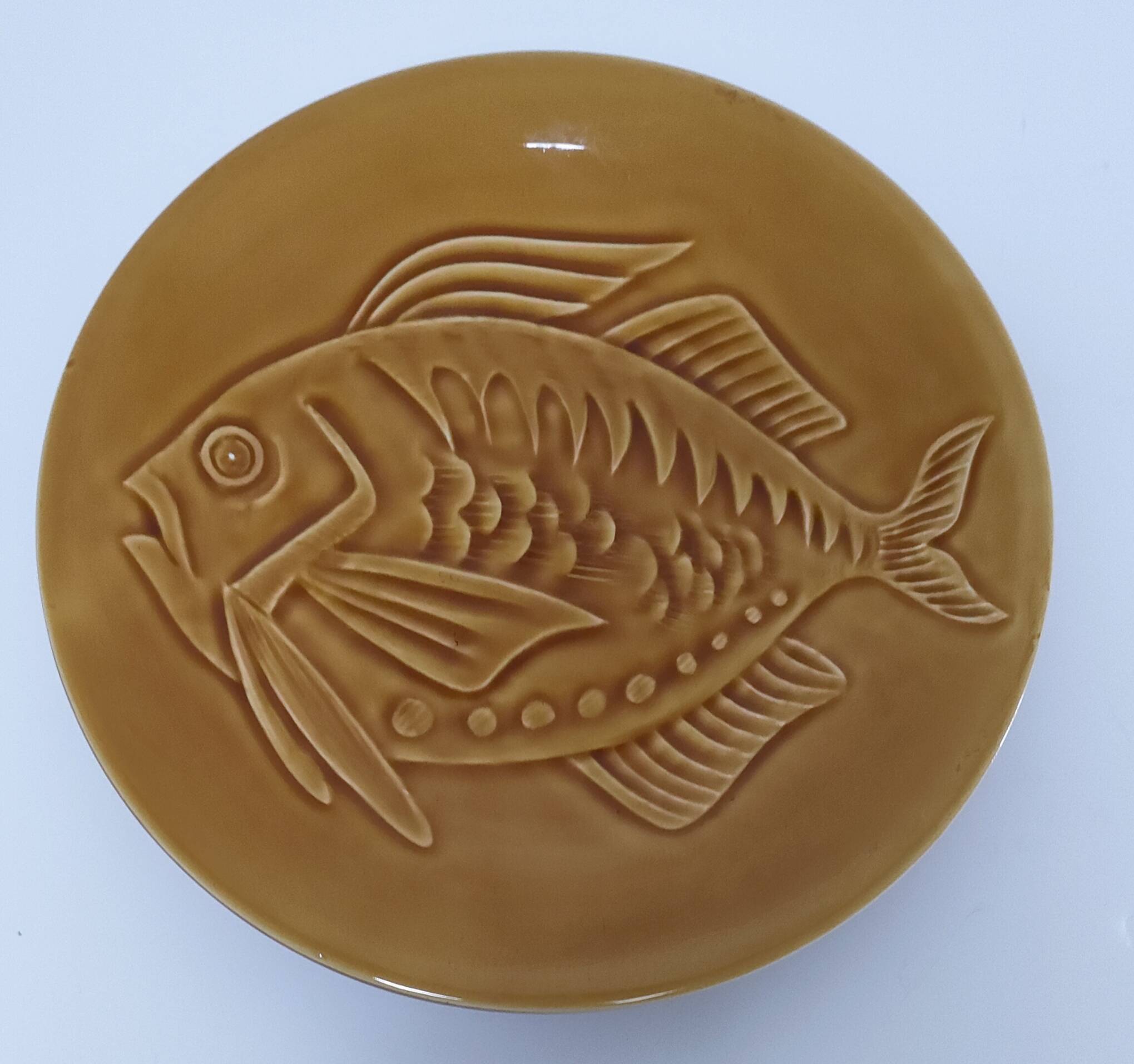 10 assiettes décor poisson par Robert Picault pour Longchamp